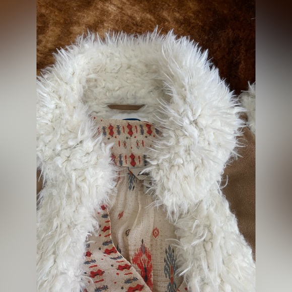 Old Navy Faux Suede Sherpa Vest - Picture 12 of 12